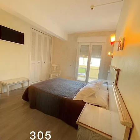 De La Hotel 2*