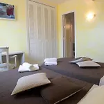 Ξενοδοχείο De La 2*