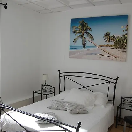 De La 2 Etoiles Hotell 2*